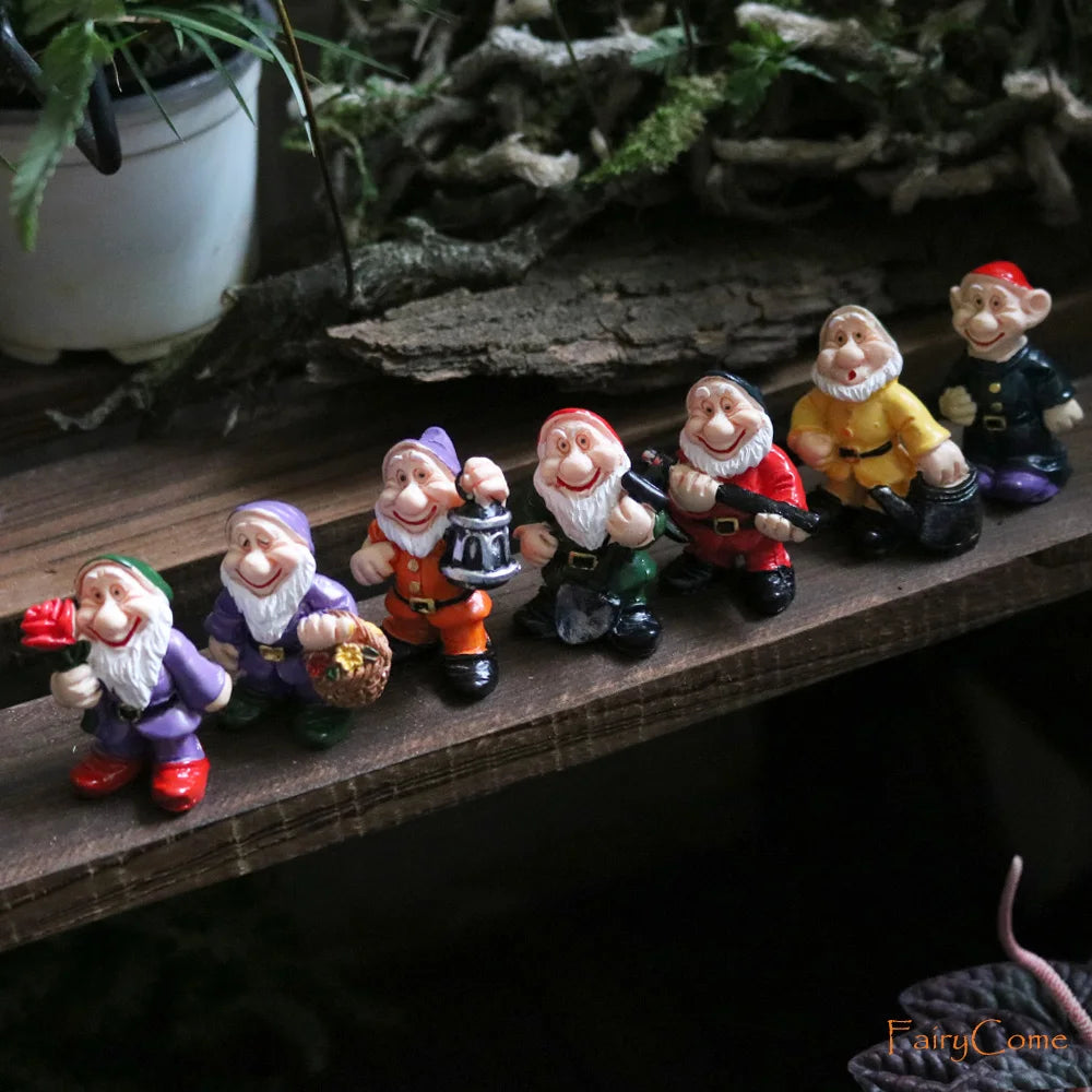 Set of 7 Miniature Fairy Garden Gnomes Dwarf Figurines Mini Resin Garden Gnomes Elf Figures Funny Bonsai Micro Statue Decoration