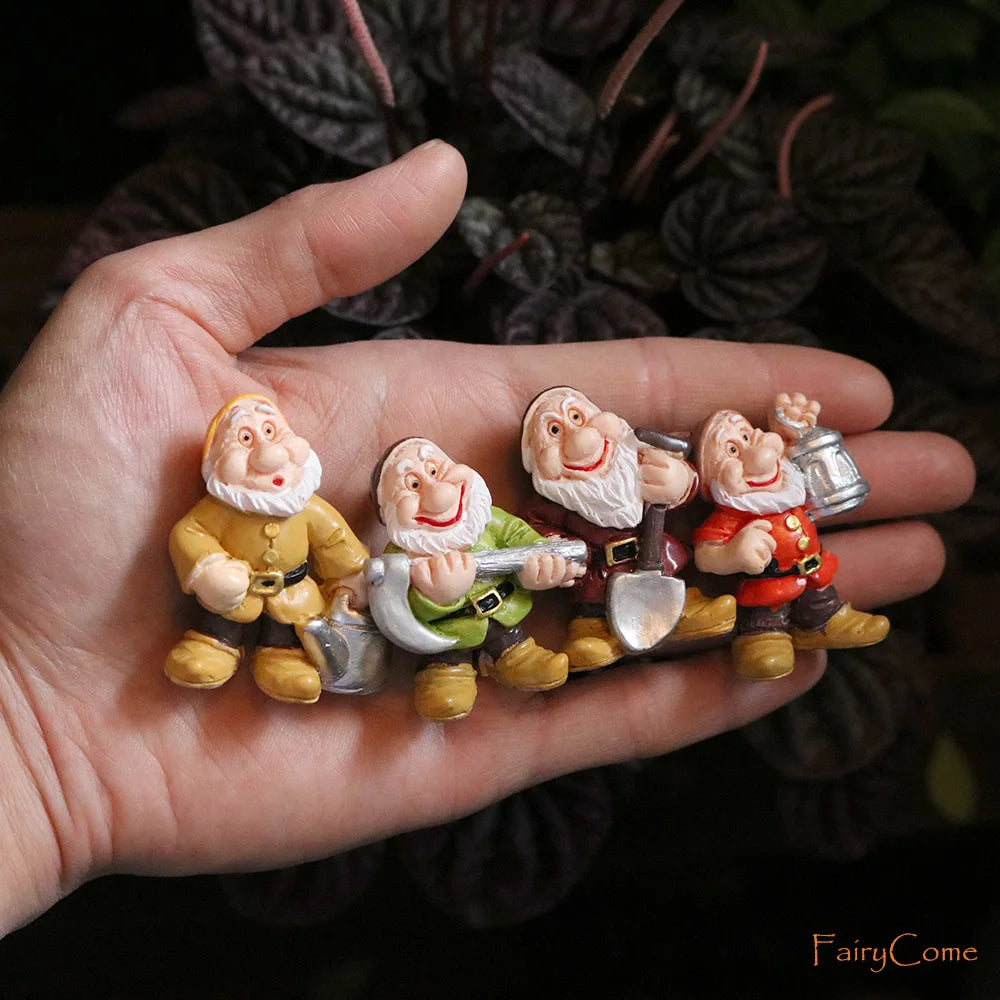 Set of 7 Miniature Fairy Garden Gnomes Dwarf Figurines Mini Resin Garden Gnomes Elf Figures Funny Bonsai Micro Statue Decoration